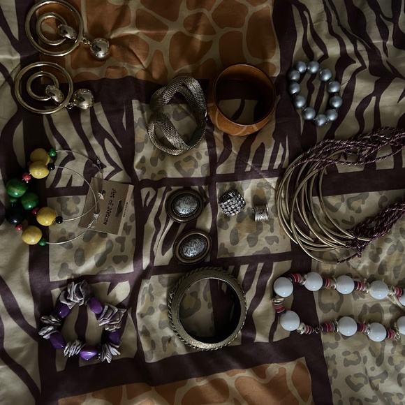 Clothing, shoes, and jewelry - Picture 13 of 16